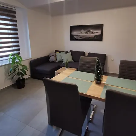 Una Apartment